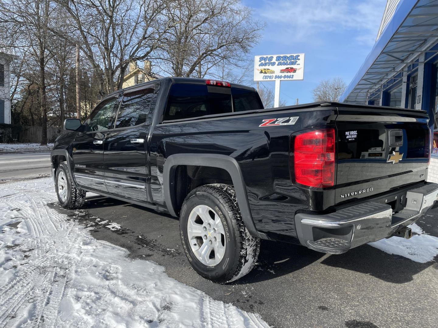 2014 Chevrolet Silverado 1500 1LZ Crew Cab 4WD (3GCUKSEC7EG) with an 5.3L V8 OHV 16V engine, 6-Speed Automatic transmission, located at 101 N. Main Street, Muncy, PA, 17756, (570) 546-5462, 41.207691, -76.785942 - Photo#2