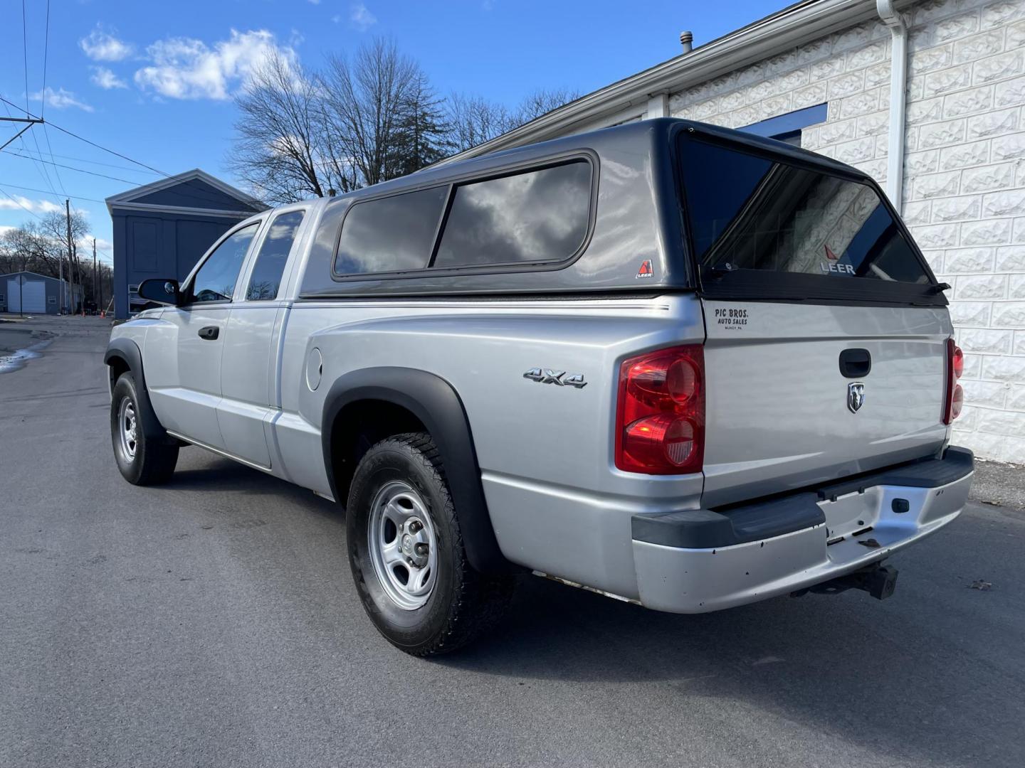 2011 Dodge Dakota ST Extended Cab 4WD (1D7RW2BK7BS) with an 3.7L V6 SOHC 12V engine, 4-Speed Automatic transmission, located at 101 N. Main Street, Muncy, PA, 17756, (570) 546-5462, 41.207691, -76.785942 - Photo#2