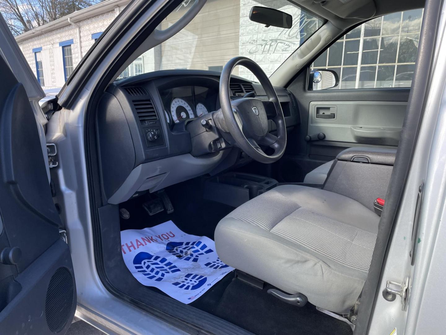 2011 Dodge Dakota ST Extended Cab 4WD (1D7RW2BK7BS) with an 3.7L V6 SOHC 12V engine, 4-Speed Automatic transmission, located at 101 N. Main Street, Muncy, PA, 17756, (570) 546-5462, 41.207691, -76.785942 - Photo#4