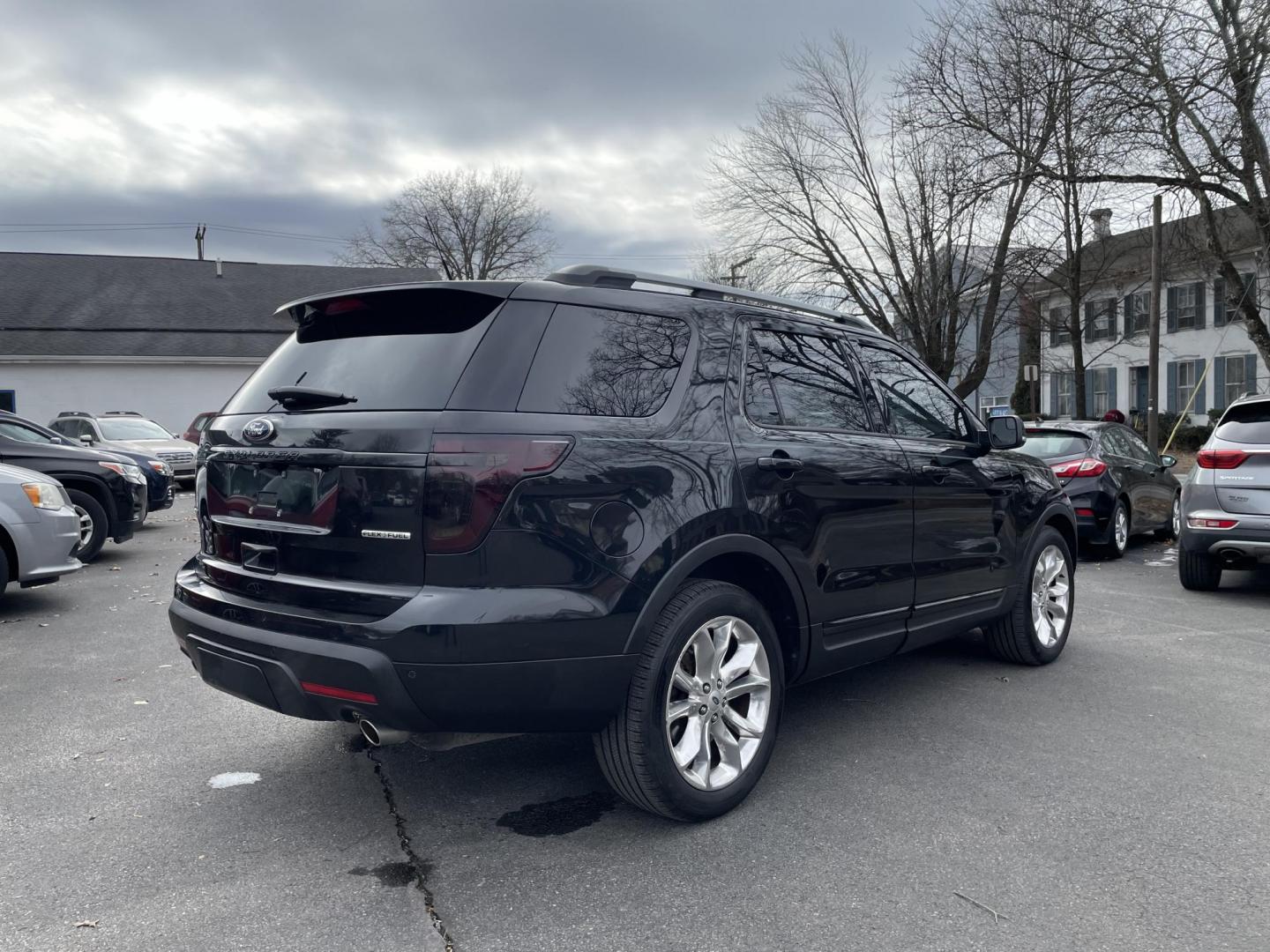 2013 black Ford Explorer XLT FWD (1FM5K7D89DG) with an 3.5L V6 DOHC 24V engine, 6-Speed Automatic transmission, located at 101 N. Main Street, Muncy, PA, 17756, (570) 546-5462, 41.207691, -76.785942 - Photo#3