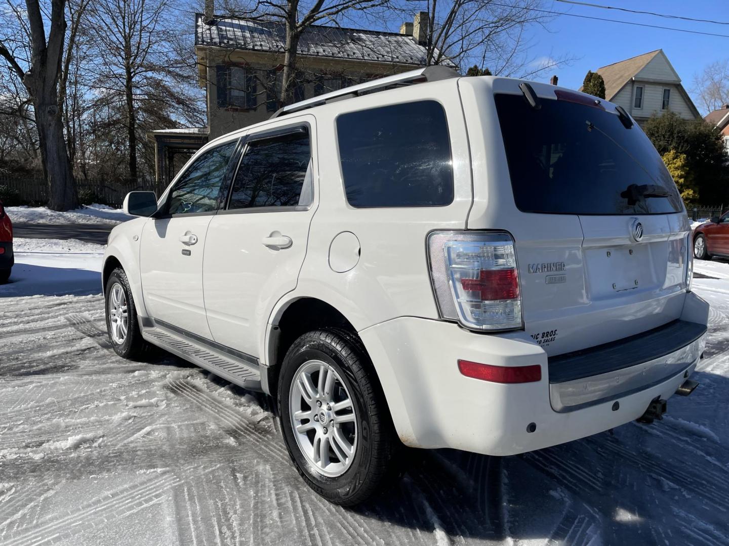 2009 Mercury Mariner Premier V6 4WD (4M2CU97G49K) with an 3.0L V6 DOHC 24V engine, 6-Speed Automatic transmission, located at 101 N. Main Street, Muncy, PA, 17756, (570) 546-5462, 41.207691, -76.785942 - Photo#4