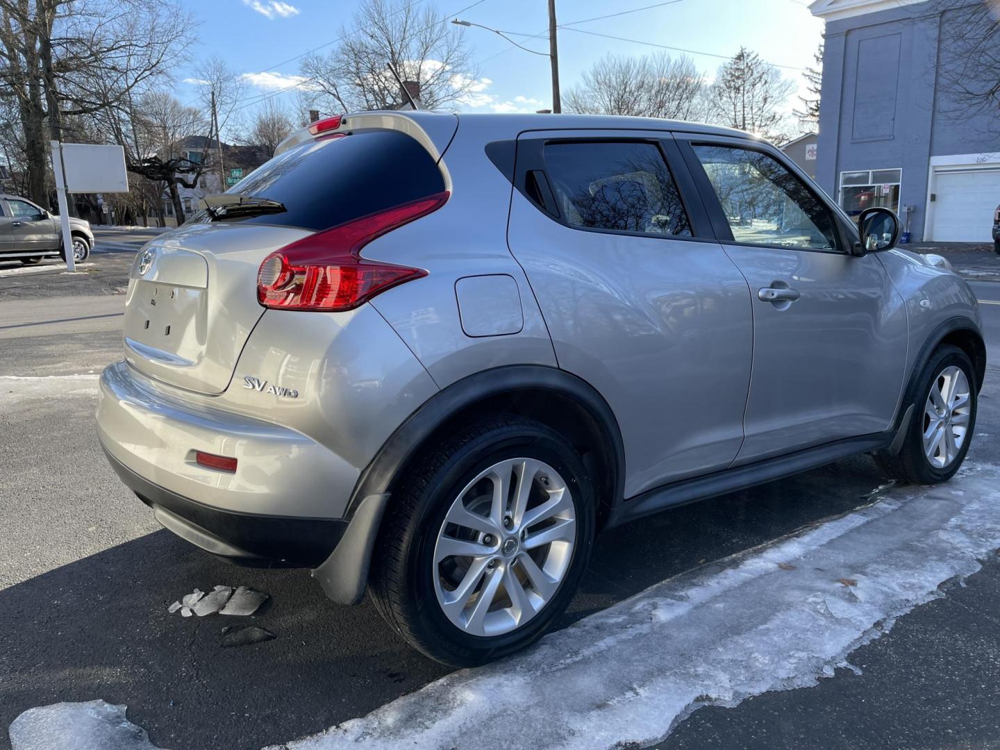 2011 silver /black Nissan Juke S AWD (JN8AF5MV7BT) with an 1.6L L4 DOHC 16V engine, CVT transmission, located at 101 N. Main Street, Muncy, PA, 17756, (570) 546-5462, 41.207691, -76.785942 - Photo#3